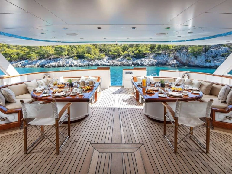 Feadship Kassandra de alquiler a Atenas