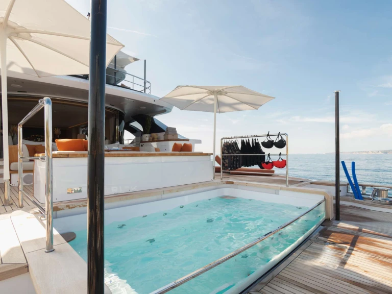 Benetti How Much Is Enough de alquiler a Pórto Chéli