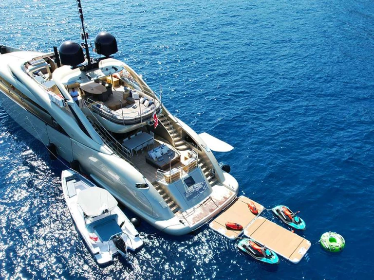 Alquiler de embarcaciones ISA, RODRIGUEZ GROUP ITALY YCM 120 enBaleares en Samboat