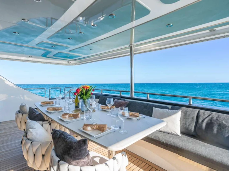 Alquiler de embarcaciones Custom PRIVILEGE enAventura en Samboat