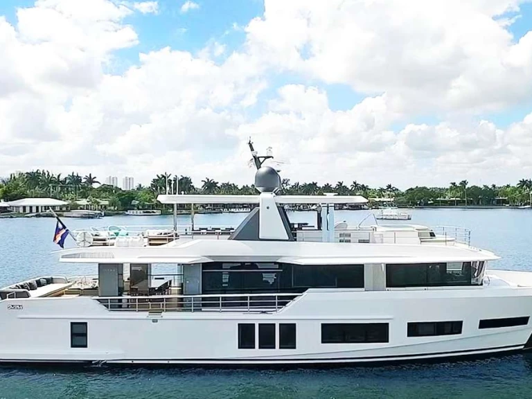 Alquiler Yate de lujo Alpha Marine con o sin  título de navegación