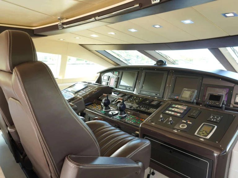 Mangusta Mangusta 105' de alquiler a Miami