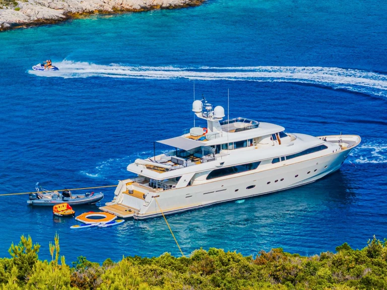 Ferretti KLOBUK de alquiler a Split
