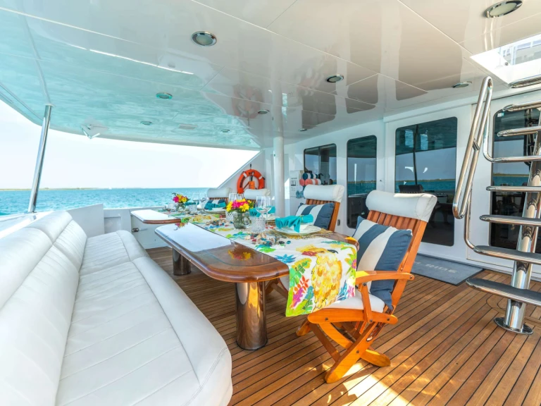 Alquiler de embarcaciones Hatteras Magnum Ride enNewport en Samboat