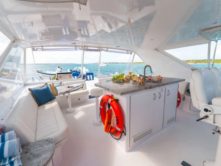 Alquiler de Yate de lujo, con o sin patrón Hatteras Newport