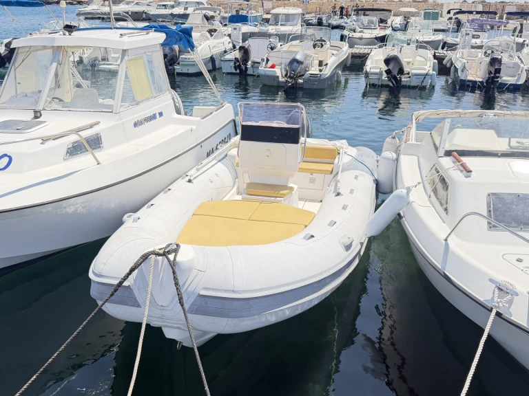 Alquiler Neumática Italboats con o sin  título de navegación