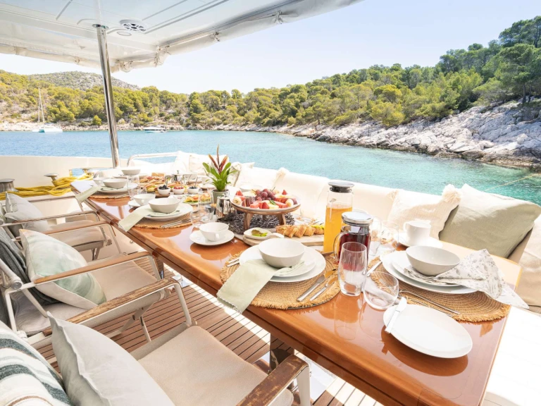 Yate de lujo para alquilar Atenas al mejor precio