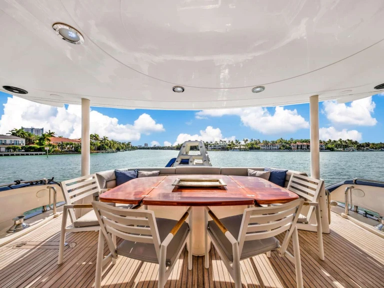 Alquiler Yate de lujo Sunseeker con o sin  título de navegación