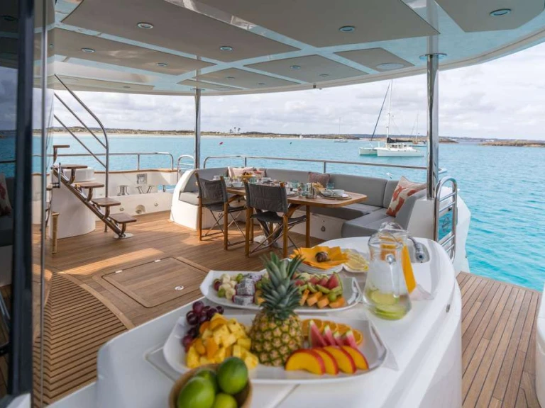 Alquiler Yate de lujo Sunseeker con o sin  título de navegación