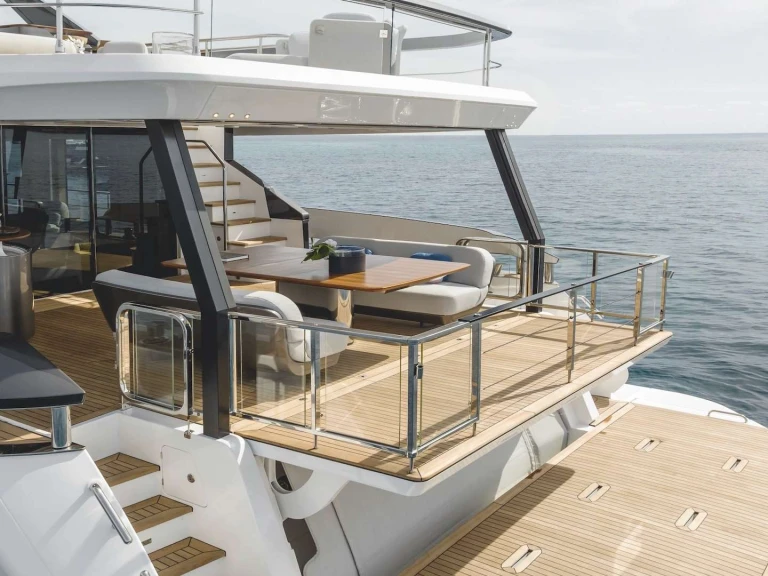Alquiler de embarcaciones Azimut First Horizon enPodstrana en Samboat