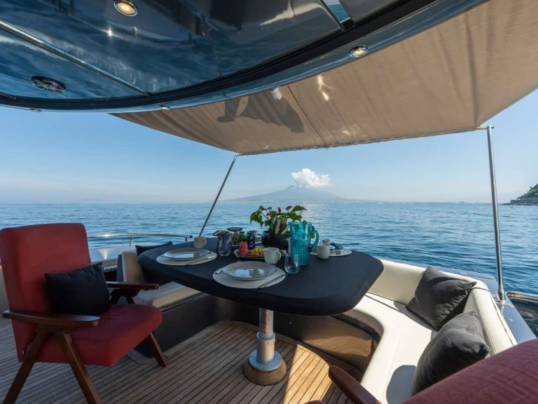 Alquiler de Yate de lujo, con o sin patrón  Castellammare di Stabia