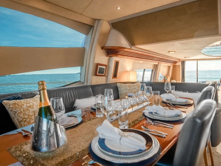 Alquiler Yate de lujo Sunseeker con o sin  título de navegación
