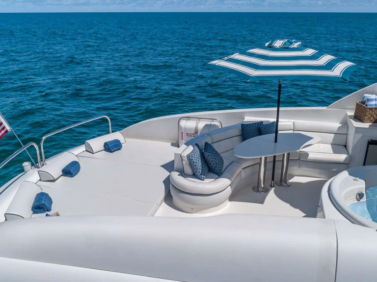 Alquiler de embarcaciones Lazzara Finally-Aphrodite enMiami en Samboat