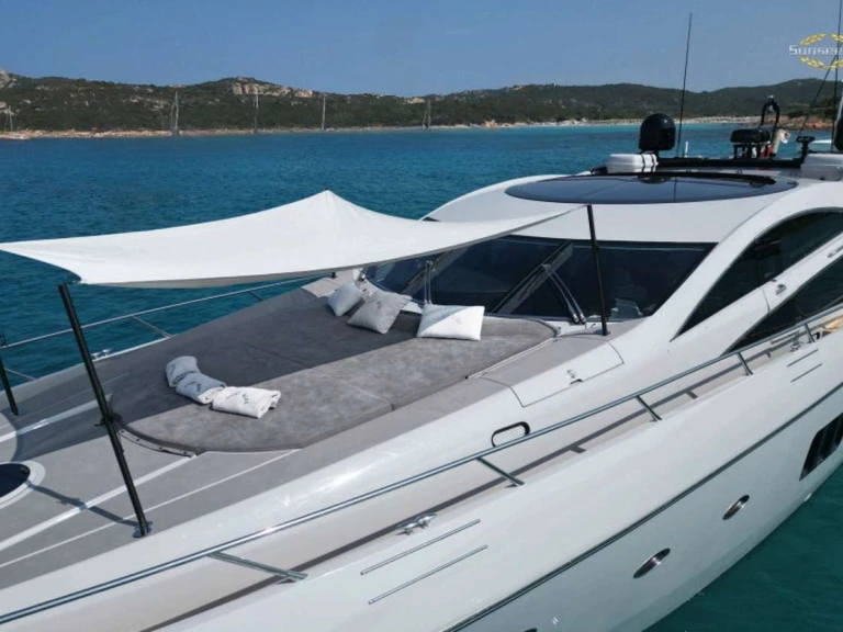 Alquiler Poltu Quatu - Sunseeker Light Blue en SamBoat