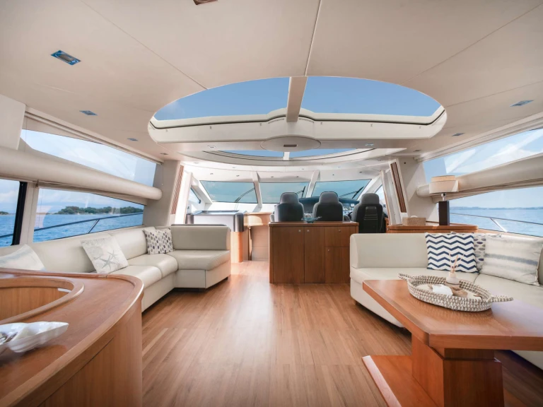 Alquiler de Sunseeker PHOENIX en Gouviá