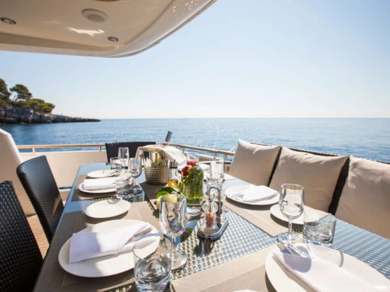 Alquiler Yate de lujo en Antibes - Fairline-Squadron D5