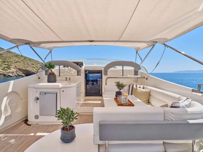 Alquiler de embarcaciones Ferretti APEΙRON BLUE enLávrio en Samboat