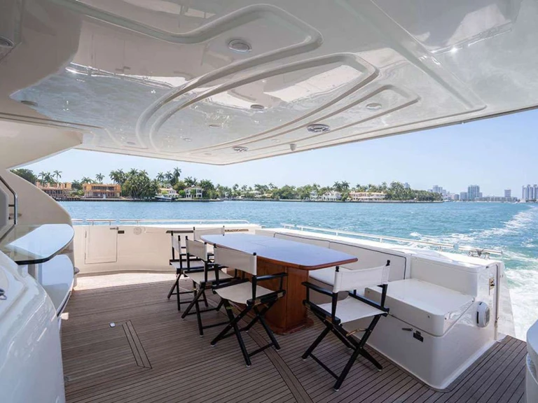Alquiler de embarcaciones Ferretti Twe11ve enMiami en Samboat