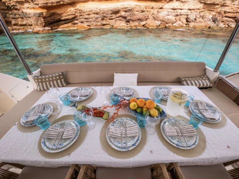Astondoa BISCAYNE de alquiler a Ibiza