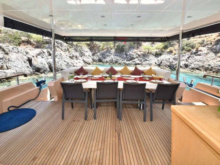 Alquiler de Custom Compass en Grecia
