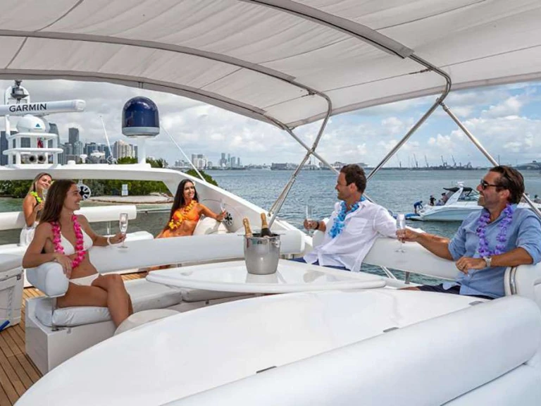 Alquiler de embarcaciones Sunseeker GIULI enMiami en Samboat
