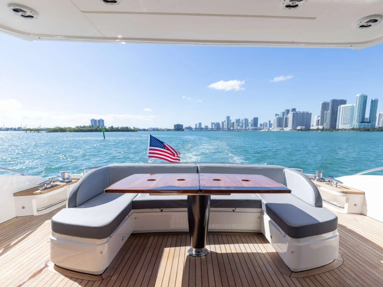 Yate de lujo para alquilar Miami al mejor precio