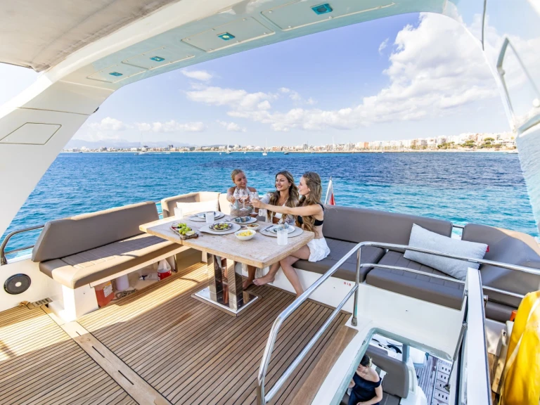 Alquiler de embarcaciones Prestige Yachts BLUE M enNápoles en Samboat