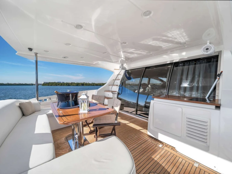 Alquiler de Azimut LUPO II en Sunny Isles Beach