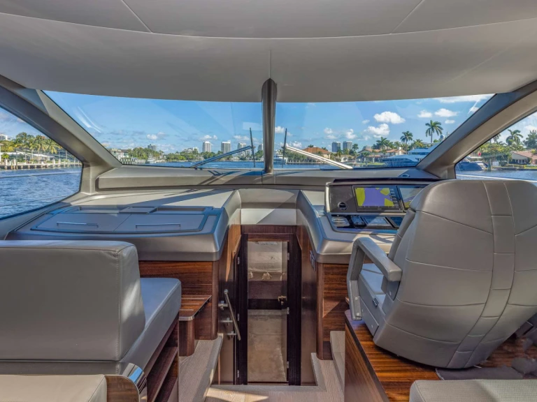 Alquiler de Sunseeker HIGH ROLLER en Sag Harbor