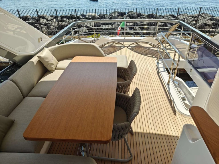 Alquiler de embarcaciones Azimut ARAGREV 4 enNápoles en Samboat
