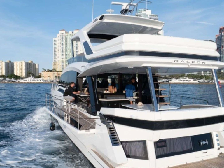 Alquiler Yate de lujo Galeon con o sin  título de navegación