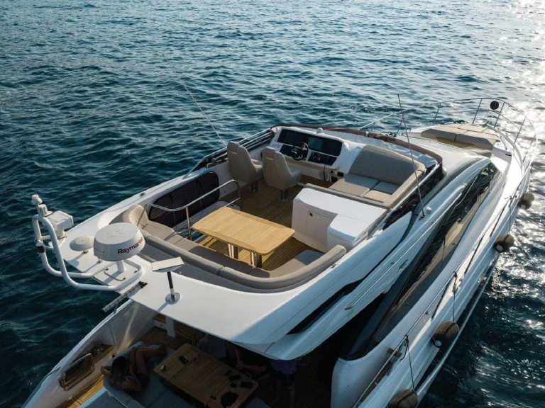 Alquiler de embarcaciones Princess, UK ALL FOR YOU  enNápoles en Samboat