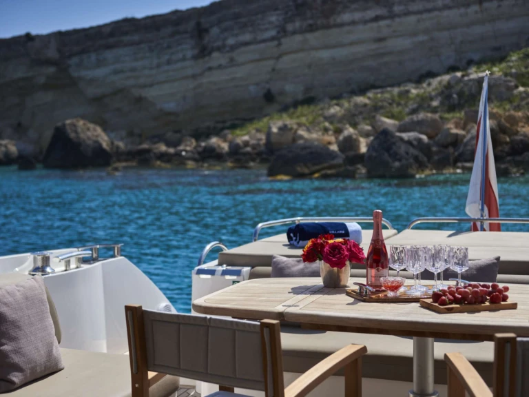 Alquiler de embarcaciones Sunseeker Vellamo enValletta en Samboat