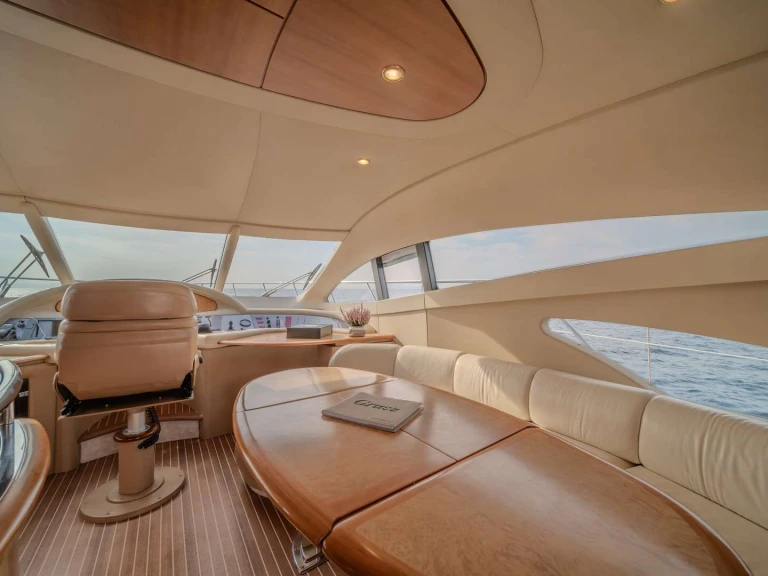Alquiler de Azimut GRACE en Atenas