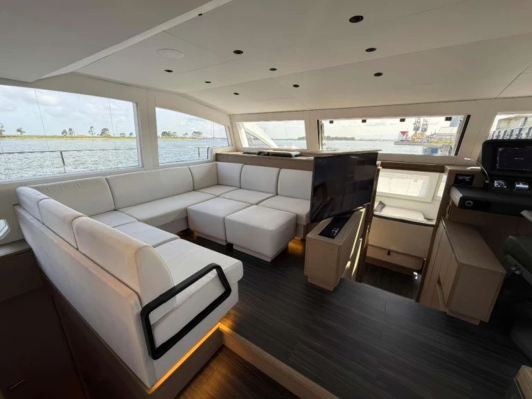 Alquiler de embarcaciones Xquisite Yachts Xquisite Hybrid enBahamas en Samboat