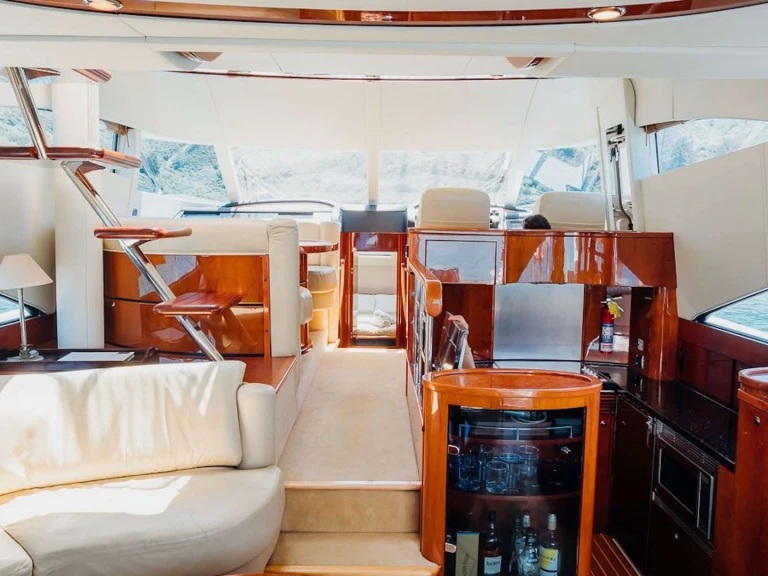Alquiler Yate de lujo Fairline-Squadron con o sin  título de navegación