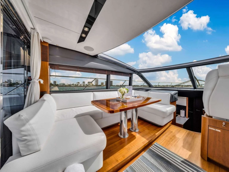 Alquiler de embarcaciones Princess, UK Tatou enSag Harbor en Samboat