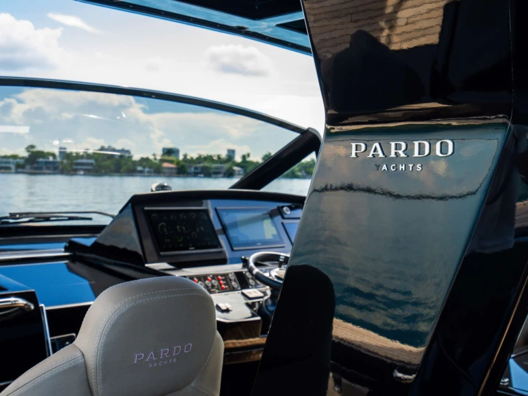 Alquiler de embarcaciones Pardo Yachts FULL POP enMontauk en Samboat