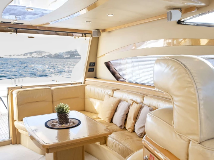 Alquiler de embarcaciones Ferretti ARABELLA enMiconos (Isla) en Samboat
