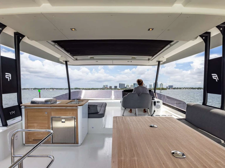 Alquiler Yate de lujo Fountaine Pajot con o sin  título de navegación