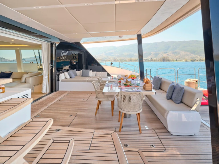 Alquiler de Sunreef GENNY en El Pireo