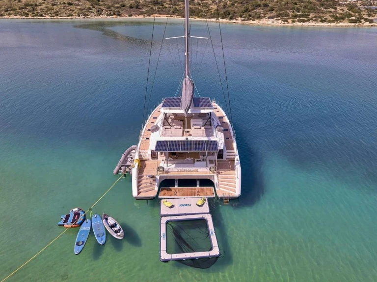 Alquiler de Yate de lujo, con o sin patrón Fountaine Pajot Néa Péramos