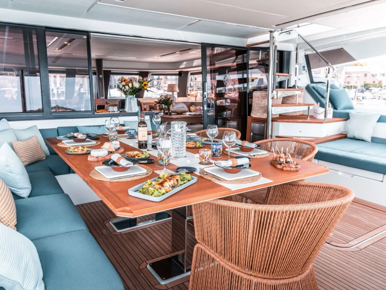Alquiler Catamarán Fountaine Pajot con o sin  título de navegación