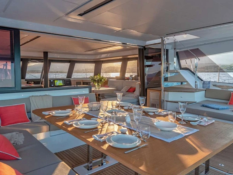 Fountaine Pajot LISA OF THE SEAS de alquiler a Nápoles