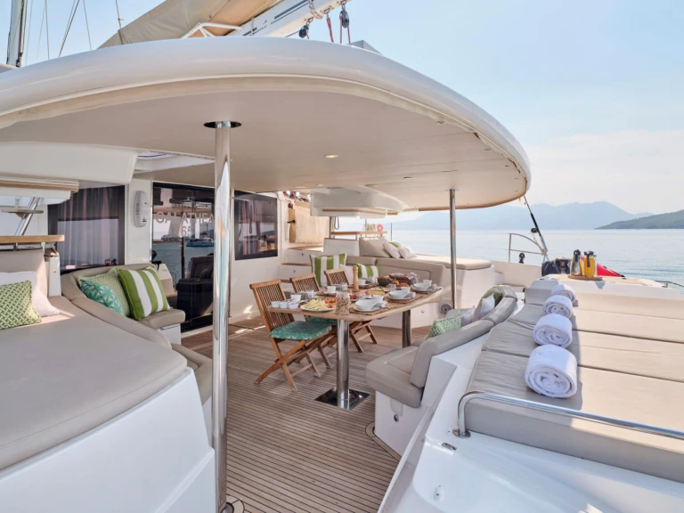 Alquiler Yate de lujo en Néa Péramos - Fountaine Pajot WORLD'S END (MED)