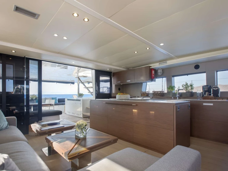 Alquiler de embarcaciones Lagoon PHANTOM enAtenas en Samboat