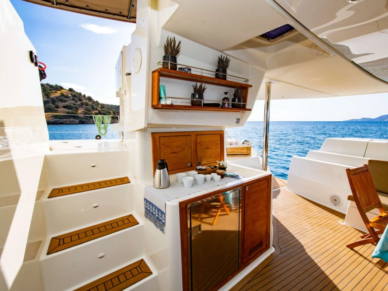 Alquiler de Yate de lujo, con o sin patrón Fountaine Pajot El Pireo