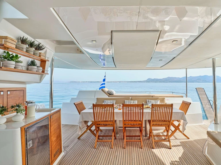 Fountaine Pajot HIGH FIVE de alquiler a Néa Péramos