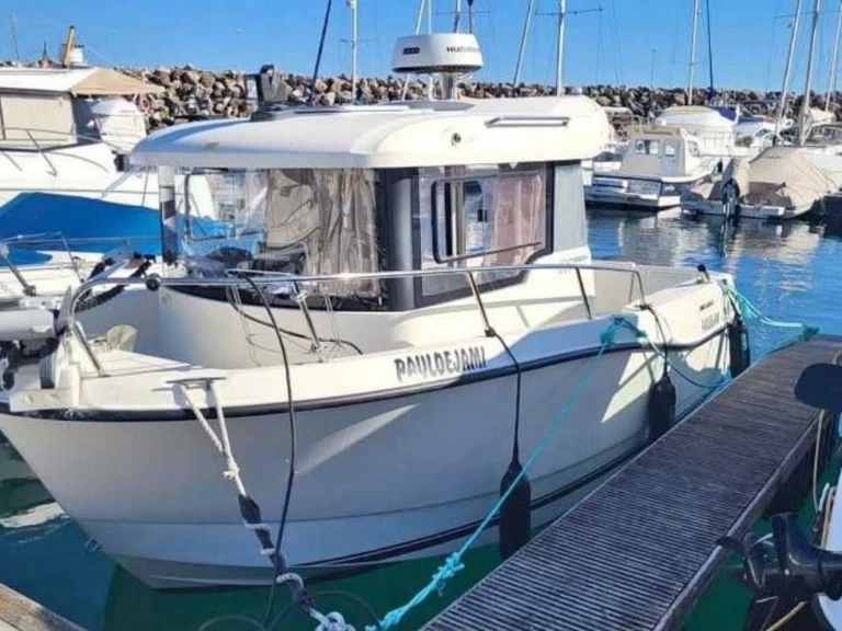 Alquiler de Quicksilver Activ 605 Pilothouse en Sesimbra