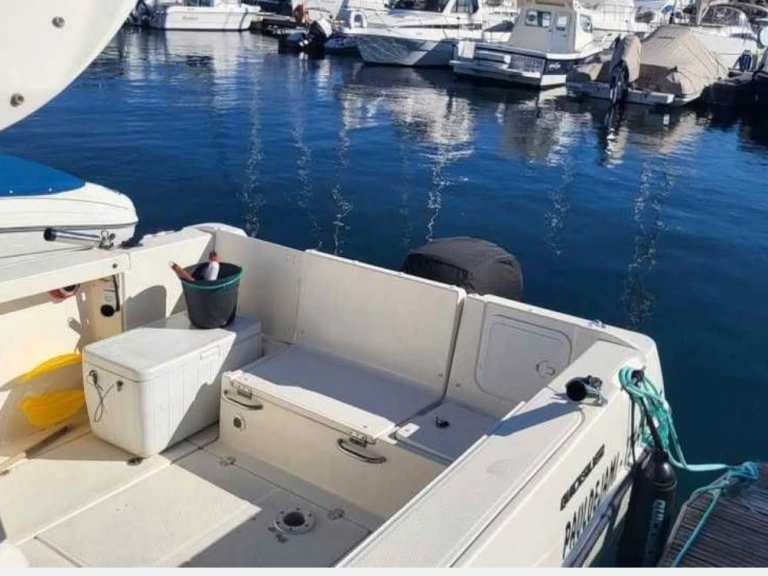 Alquiler de barcos Sesimbra barato de Activ 605 Pilothouse